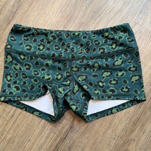 FLEO Green Leopard Print Women’s Active Shorts - Size Small